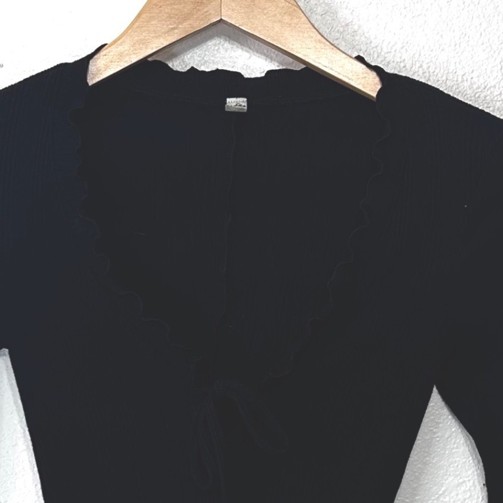 Intimately Free People Black Ribbed V-Neck Tie Front Lettuce Split Cuff Top XS - Picture 2 of 8